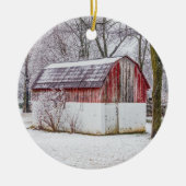 sneeuw op de rode muur keramisch ornament (Voorkant)