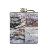 sneeuw op Finley-dam Heupfles (Achterkant)