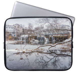 sneeuw op Finley-dam Laptop Sleeve