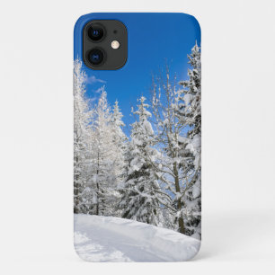 Sneeuwbomen onder duidelijke blauwe hemel iPhone 11 hoesje
