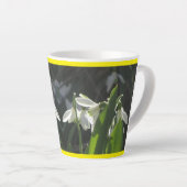 Sneeuwdruppels. Grens Yellow Latte Mok (Rechterhoek)