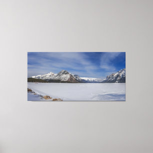 Sneeuwgekust Lake Minnewanka Panorama Canvas Afdruk