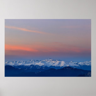 Sneeuwige bergen met magische lucht poster