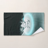 Sneeuwige, mysterieuze blauwe neonlichte monogram  bad handdoek (Handdoek)