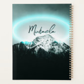 Sneeuwige, mysterieuze blauwe neonlichte monogram  planner (Achterkant)