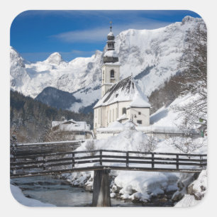 Sneeuwkerk met alpenbergen vierkante sticker