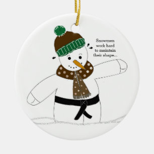 Sneeuwman die martial arts beoefent keramisch ornament