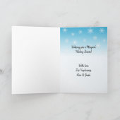 Sneeuwman zet ster op kerstboom kaart (Binnen)