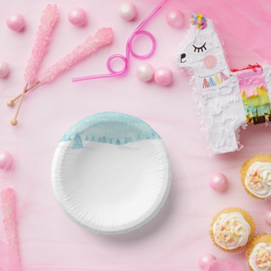 Sneeuwrijk winterbos landschap met sparren papieren kommen (Feest)