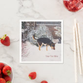 Sneeuwscène met schattig zwart en tan hond kerst servetten (Insitu)