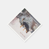 Sneeuwscène met schattig zwart en tan hond kerst servetten (Hoek)