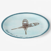 Sneeuwschoenen op sneeuw papieren bordje (Gekanteld)