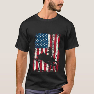 Sneeuwscooter Sled met Amerikaanse Vlag in Nood T-shirt