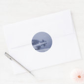 Sneeuwval aan zee ronde sticker (Envelop)