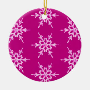 Sneeuwvlokken, bleke roze kristallen op magenta keramisch ornament