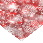 Sneeuwvlokken op rood tafelkleed (Gekanteld)