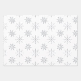 Sneeuwvlokken op wit inpakpapier