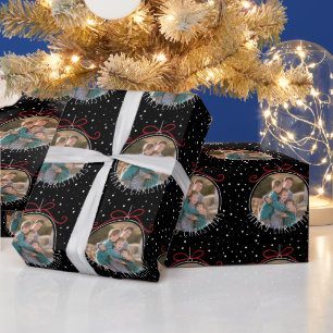 Sneeuwvlokken op zwart   Aangepaste kerstfoto Cadeaupapier