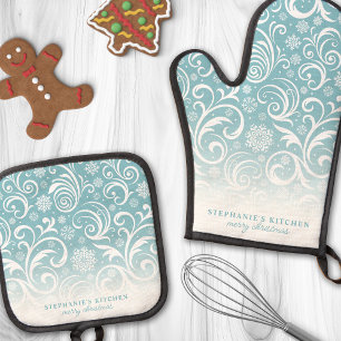 Sneeuwvlokkrullen op blauwe leuke kerstcustoms ovenwant & pannenlap set