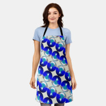 Sneeuwvrouw onder de blauwe winterhemel