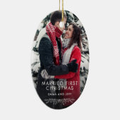 Sneeuwwinter trouwt eerste kerstfoto keramisch ornament (Rechts)