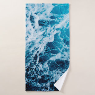 Snel zee tijdens het varen. Dramatiek en afbeeldin Badhanddoek