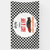 Snelle & Vijf Rode Vlam Race Auto 5e Verjaardagsfe Spandoek (Verticaal)
