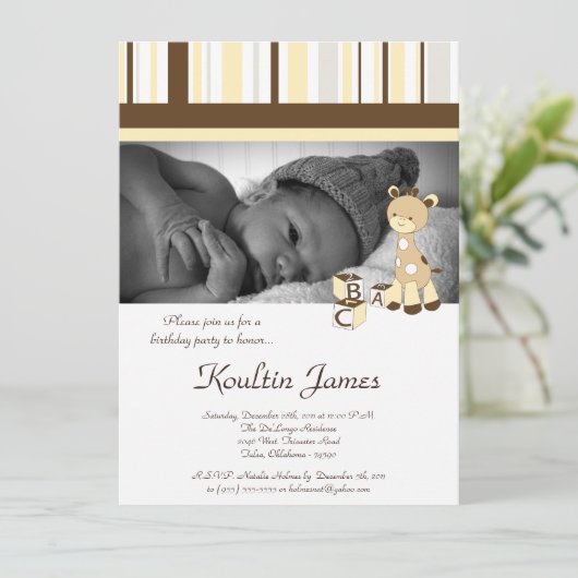 Snicker Doodle Giraffe Geel Verjaardagsuitnodiging Kaart (Staand voorkant)