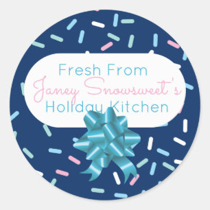 Snoep frosting sprenkelt kerstkoekje naar van ronde sticker