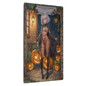 Snoep of een grapje, dapper meisje in een Hallowee Klembord (Rechts)