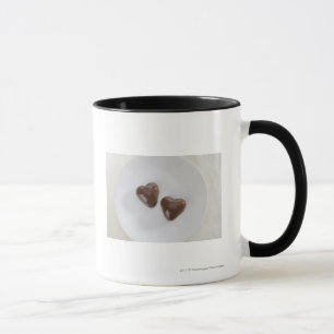 Snoepjes van harsvormige chocolade op een bord mok
