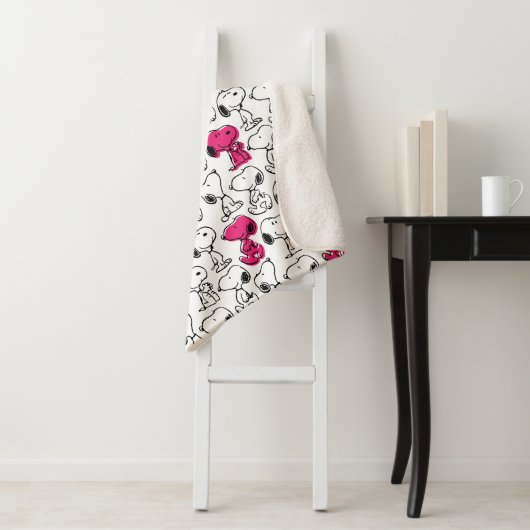 Snoopy Black & Magenta Pattern Sherpa Deken (In situ)