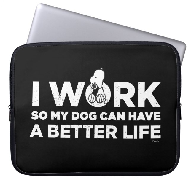 Snoopy - Ik werk zo dat mijn hond een beter leven  Laptop Sleeve (Voorkant)