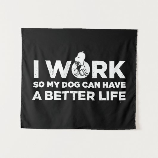 Snoopy - Ik werk zo dat mijn hond een beter leven  Wandkleed (Voorkant (horizontaal))