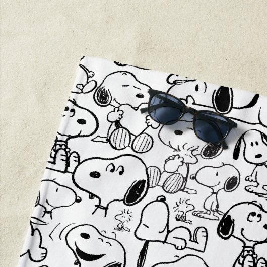 Snoopy Smile Giggle Laugh Pattern Strandlaken (In situ)