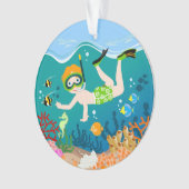 Snorkeling garçon sous la mer (devant)