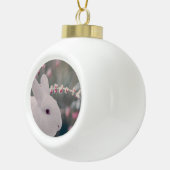 Snow Bunny met Frosted Berries Keramische Bal Ornament (Rechts)