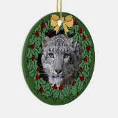 Snow Leopard Conservancy-Asha in Wreath Keramisch Ornament (Rechts)