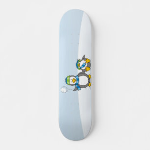 Snowballing pinguïns skateboard