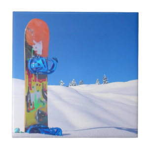 Snowboard in Fresh Snow, Blue Sky Tegeltje