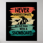 Snowboarden onderschat nooit een oud Man met een Poster (Voorkant)