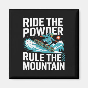 Snowboarder rijden de poeder regel van de berg sne magneet
