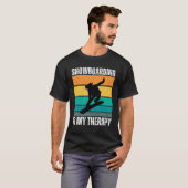 Snowboarding is mijn therapie t-shirt (Voorkant volledig)