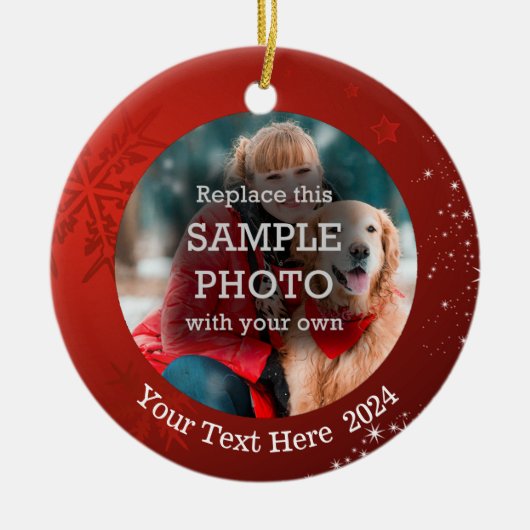 Snowflake en witte sterren op rode, tweeslachtige  keramisch ornament (Voorkant)