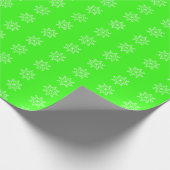 Snowflake Holiday Pattern Neon Green Kerstmis Cadeaupapier (Hoek)
