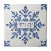 Snowflake pattern blue & white holiday custom name tegeltje (Voorkant)