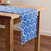 Snowflake Quit Pattern - Cobalt Blue en White Korte Tafelloper (Voorbeeld)
