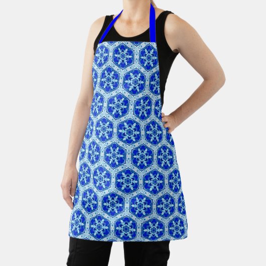Snowflake Quit Pattern - Cobalt Blue en White Schort (Insitu)