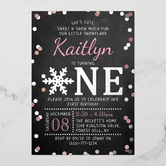 Snowflake Winter Chalkboard 1st Birthday Real Folie Uitnodiging (Voorkant)