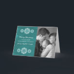 Snowflakes Chalkboard Carte de voeux photo, Turquo<br><div class="desc">Carte de voeux de snowflakes Chalkboard moderne et tendance avec un look arrière - plan de tableau de bord turquoise et d'élégants flocons de neige en blanc. Cette carte chic est parfaite pour envoyer des salutations de vacances. Customisez avec votre propre photo de famille et l'accueil personnalisé de votre choix....</div>